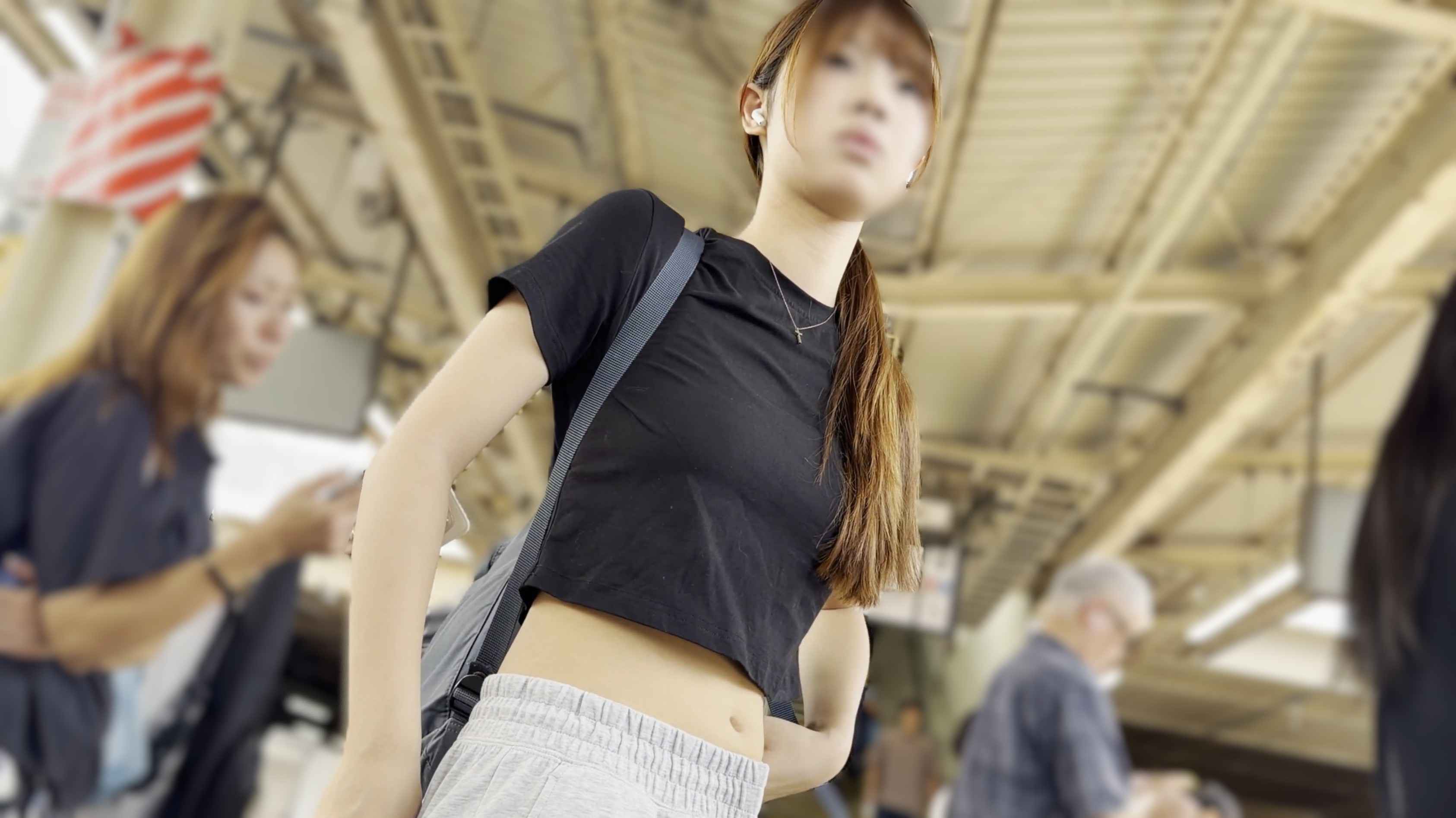Pcolle 街の風景５２　美人ＪＤが普段着で等身大なのにバチバチ美顔と細い腰と膨らみおっぱいがエモすぎるので性欲が溢れて止まらない♡ Otiti_JD_064.mp4 2821336ab861f0aeb11