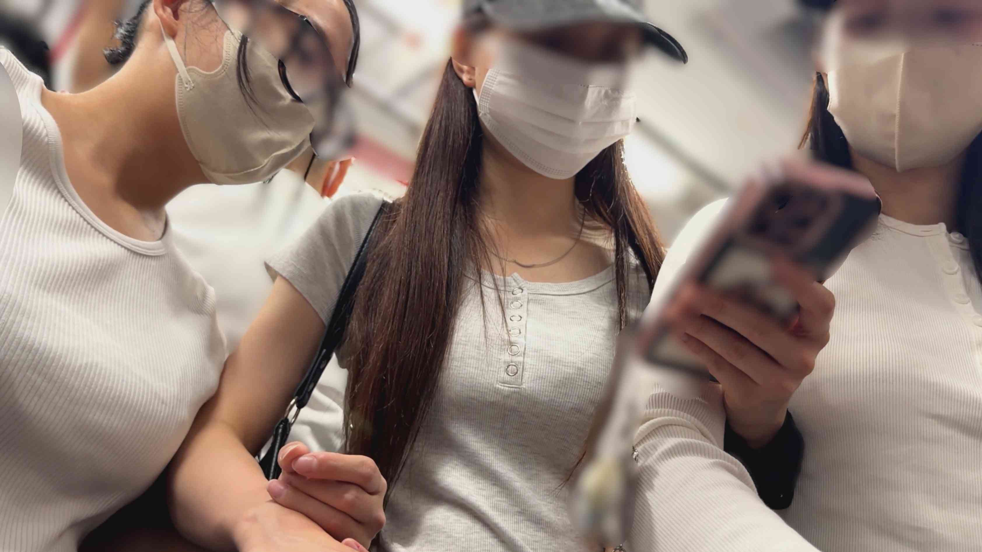 街の風景５８　３人の美人に囲まれながら美人のおっぱいに包まれているような癒しの中で絶頂したい♡
