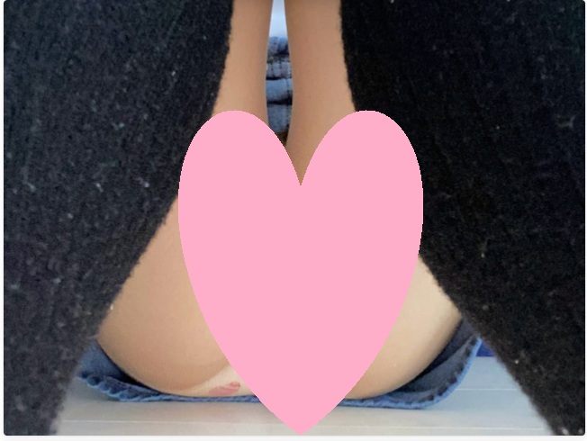 【再販】【デニムのミニスカートの中】#12 かわいいハート柄のコットン系ショーツ