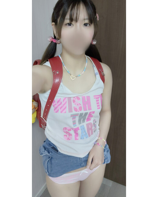 ワキ毛娘の臭汁飛ばしを顔にぶっかけるからごっくん希望します♡