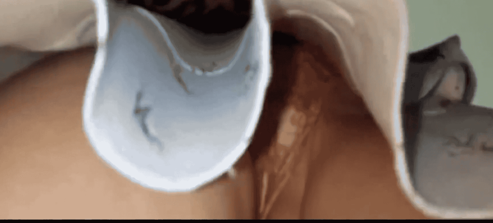 【実録盗撮#1】ブロンド外国人のぷりぷりお尻を駅で盗撮!!