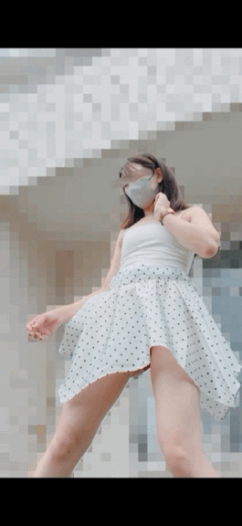 【風チャレ！！】キャミにドット柄のサテンひらひらスカートでパンツはまさかの…♡♡