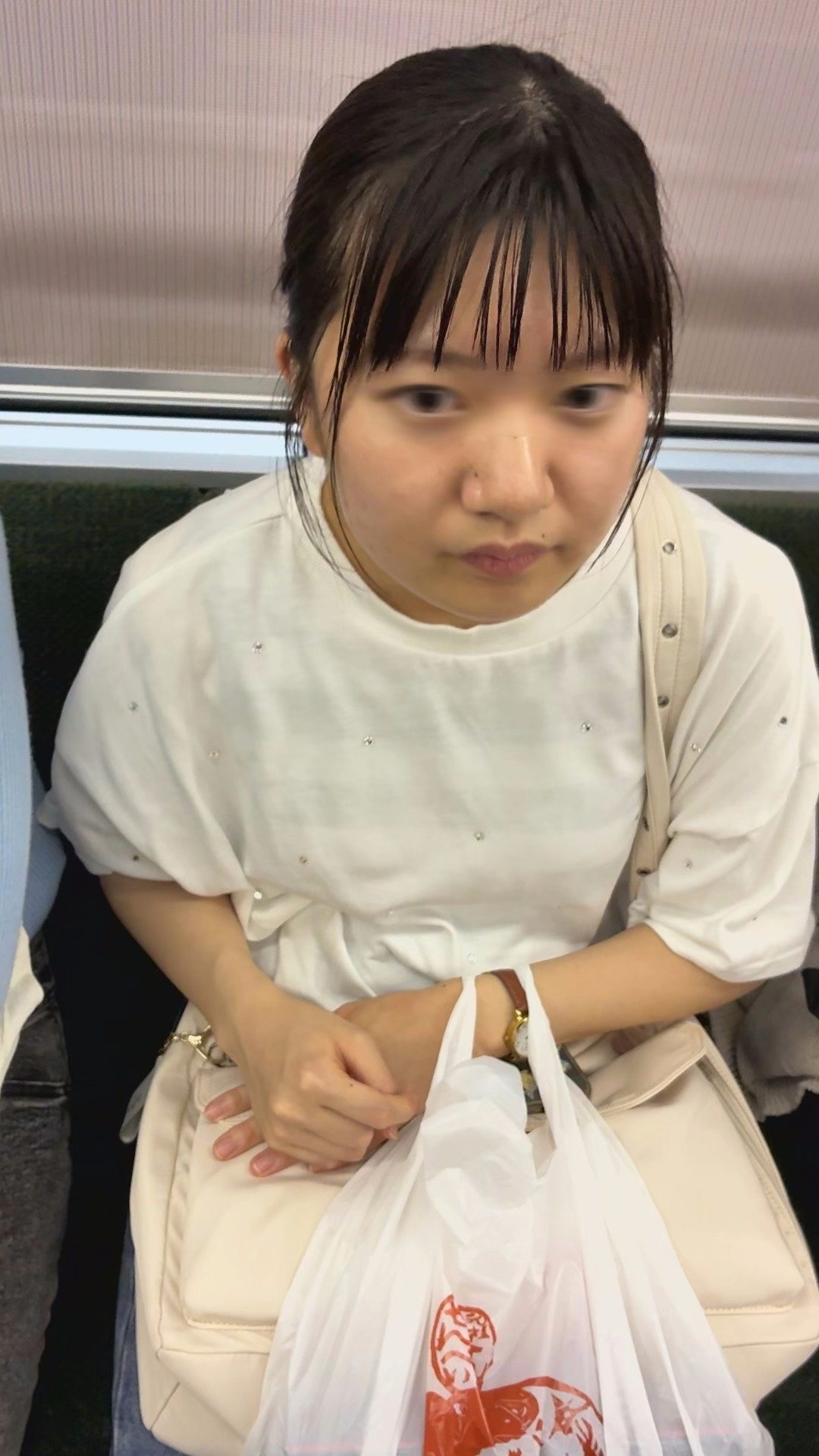 Pcolle PPV 【推定B~Cカップ7】丸顔が可愛い黒髪女子大生の控えめなお乳の膨らみ撮影！