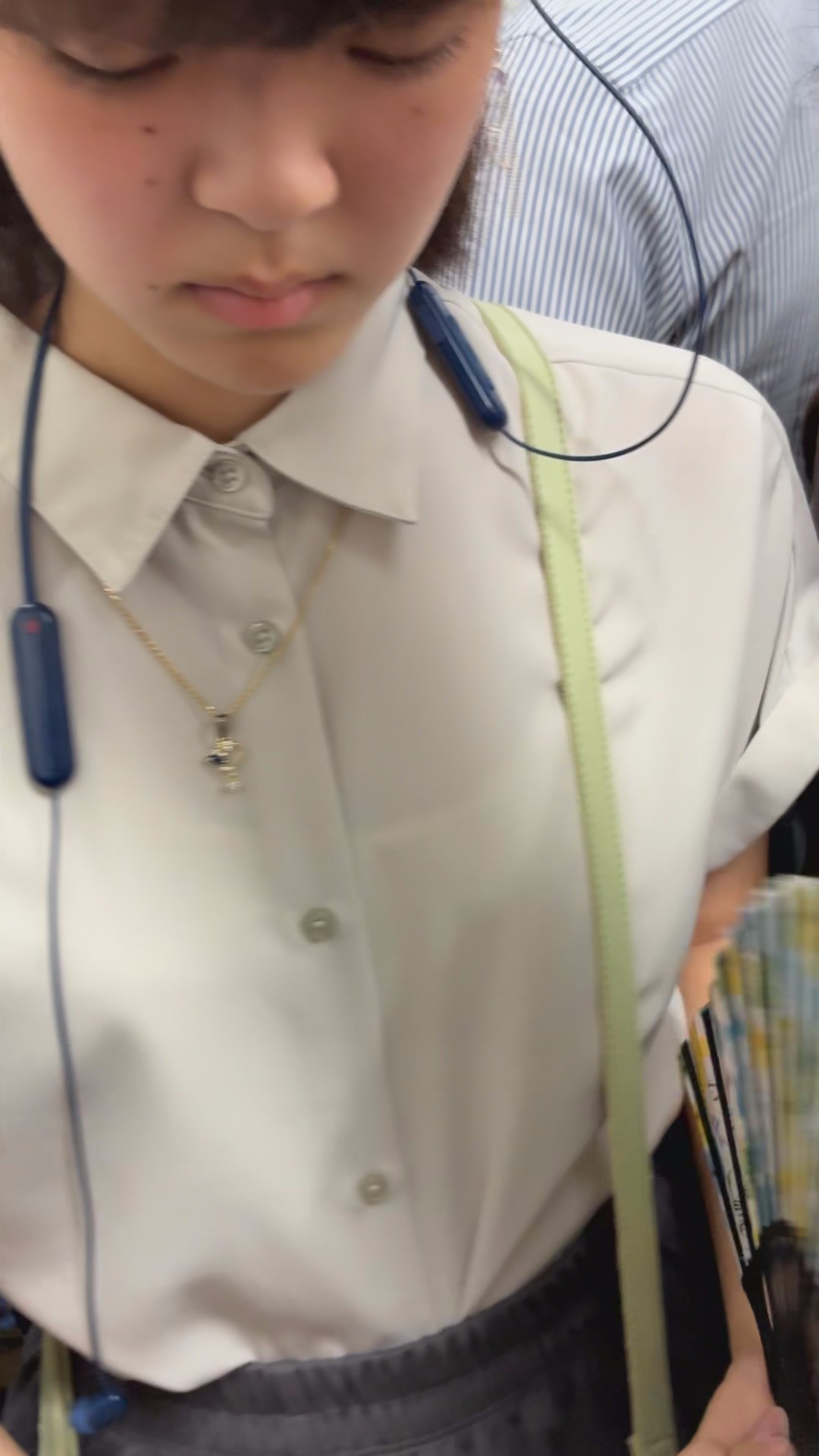 Pcolle PPV 【推定A~Bカップ9】胸ポチしてる！？個性的なくせ毛の可愛い子！胸の膨らみ観察！