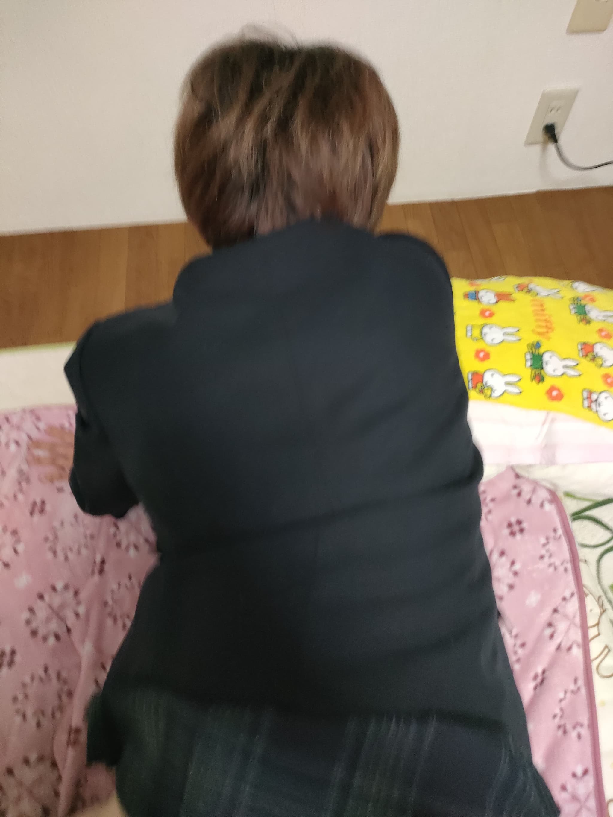 30秒動画 制服コスのショート美女をバックでガン突き！