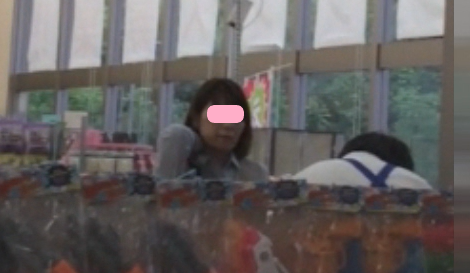 【再販】M字開脚でパンティーを晒した女性達15~某大手お菓子メーカーのOLさんのPをゲット!!~