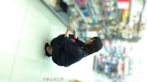 【再販】M字開脚でパンティーを晒した女性達15~某大手お菓子メーカーのOLさんのPをゲット!!~