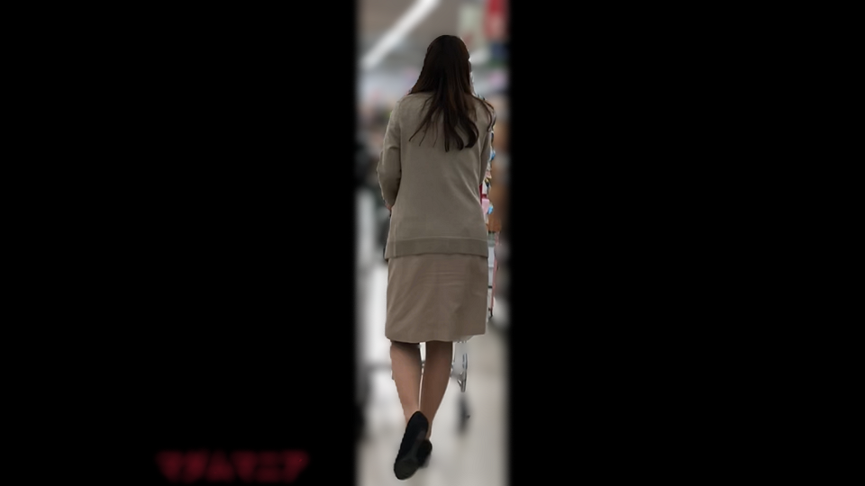 【再販】綺麗な制服OLのスカートの中21~アソコに張り付いたパンティーがま〇この形に~