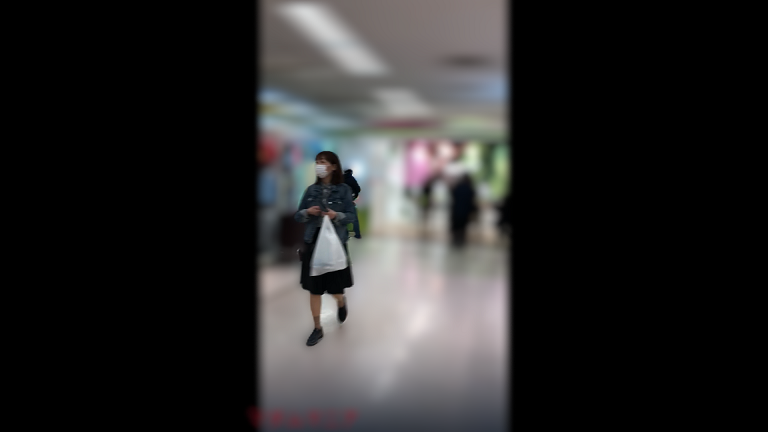 【再販】綺麗な奥様のスカートの中の60~大〇唇がはみ出てる若奥様~