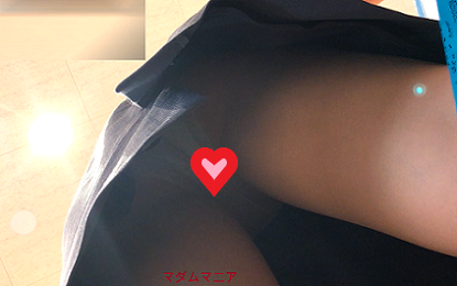 【再販】奥様のスカートの中74~立ち読み中の奥様のスカートの中を照射~