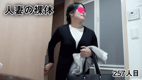 【民泊着替え】爆乳むちむち美女！妖艶人妻の裸体/257人目・258人目