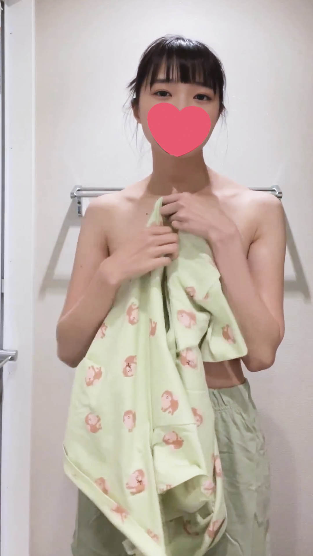 【痙攣オナニー】「加○美○」スレンダー美少女が実家風呂で隠れてオナニー