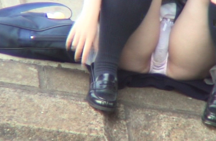 【再販】J○ 股開きパンチラ