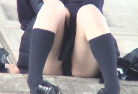 【再販】美女J○ 超ミニ 股開きパンチラ