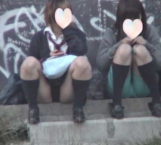 【再販】J○ 大股開き 股間撮影