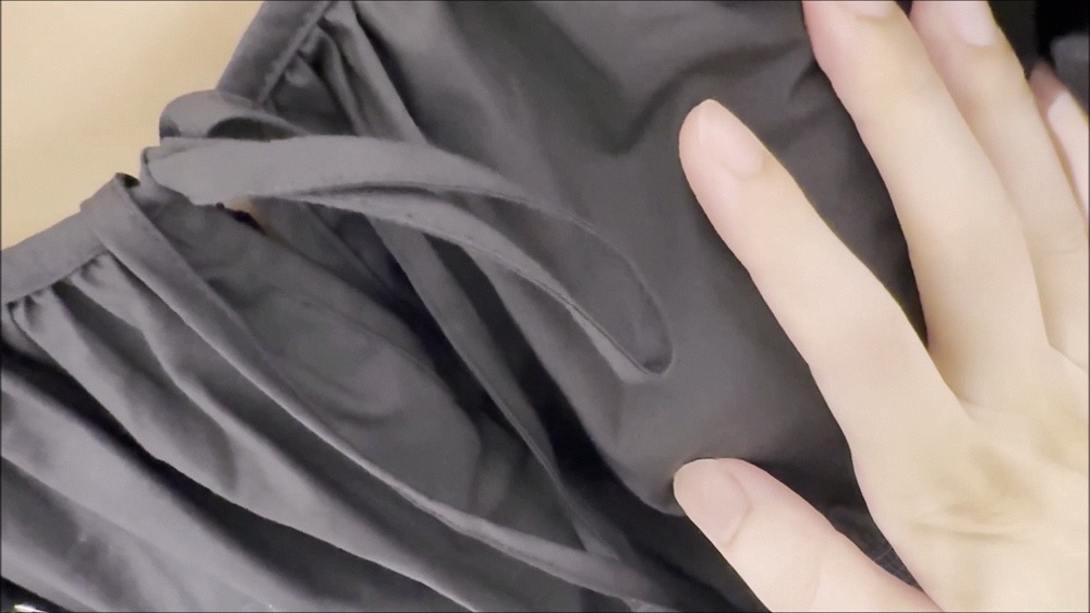 店員チラ☆ついに神バイトちゃんの両乳首ゲットォォォ!!ずーーっとサクランボが丸見え状態!!サイコー。。涙