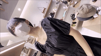 店員チラ☆ついに神バイトちゃんの両乳首ゲットォォォ！！ずーーっとサクランボが丸見え状態！！サイコー。。涙