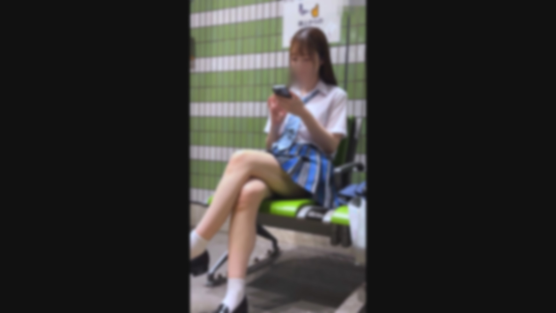 【電車窃触】神色白獏美女SSSS級Kの淫汁潮 真っ白な天使ちゃんの綺麗過ぎるパイパンスケベ膣に強引手淫