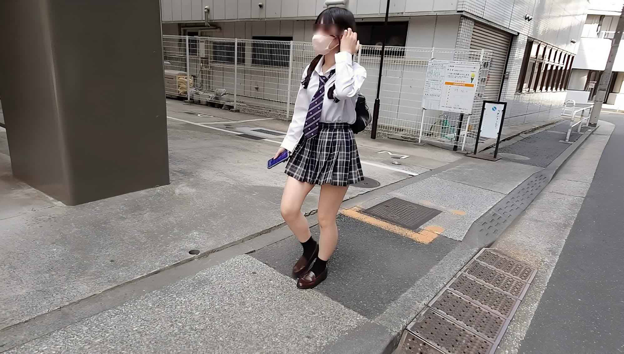 揺れる桃尻＊JKちゃん粘着Pでバレるまで撮り敢行