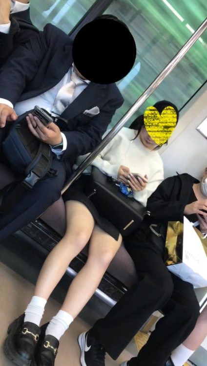 今時の色白ミニスカJD至近距離ロックオン!