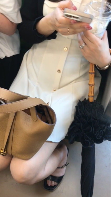 若くて綺麗で可愛くてエロい人妻至近距離ロックオン!