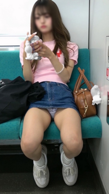 【8月3日まで顔モザなし】スレンダー美ギャルちゃん、立ち姿でも見えるし対面ではモロに常に見えてます[4K動画][顔出し][ドアッ