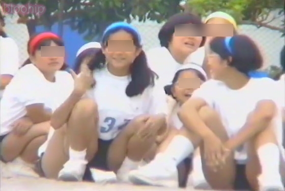 B33:発育良好のお尻をローアングルで!