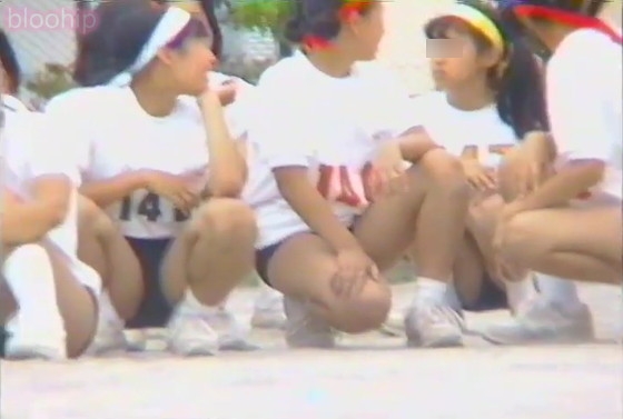 B33:発育良好のお尻をローアングルで!