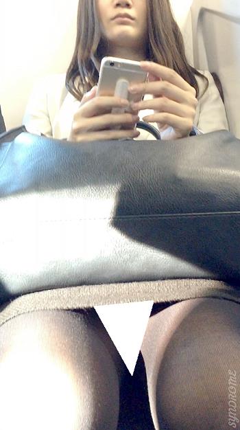(電車対面）(顔出し）なにが起こってもクールさを忘れない…芯の強さを感じて止まない…クールビューティーな感じの美人ロングヘアお姉