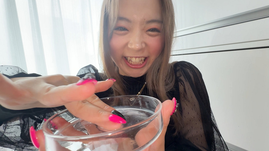 【再販】【個人撮影】菊池はるの舌ブラシで「汚舌苔」採取