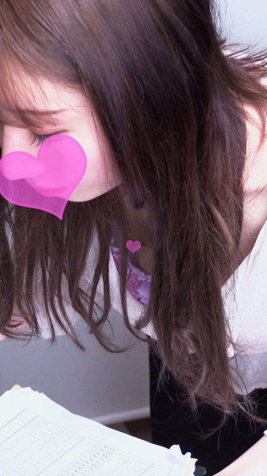 ギャルの誘惑見せつけ乳首 脚立の上からこんにちは