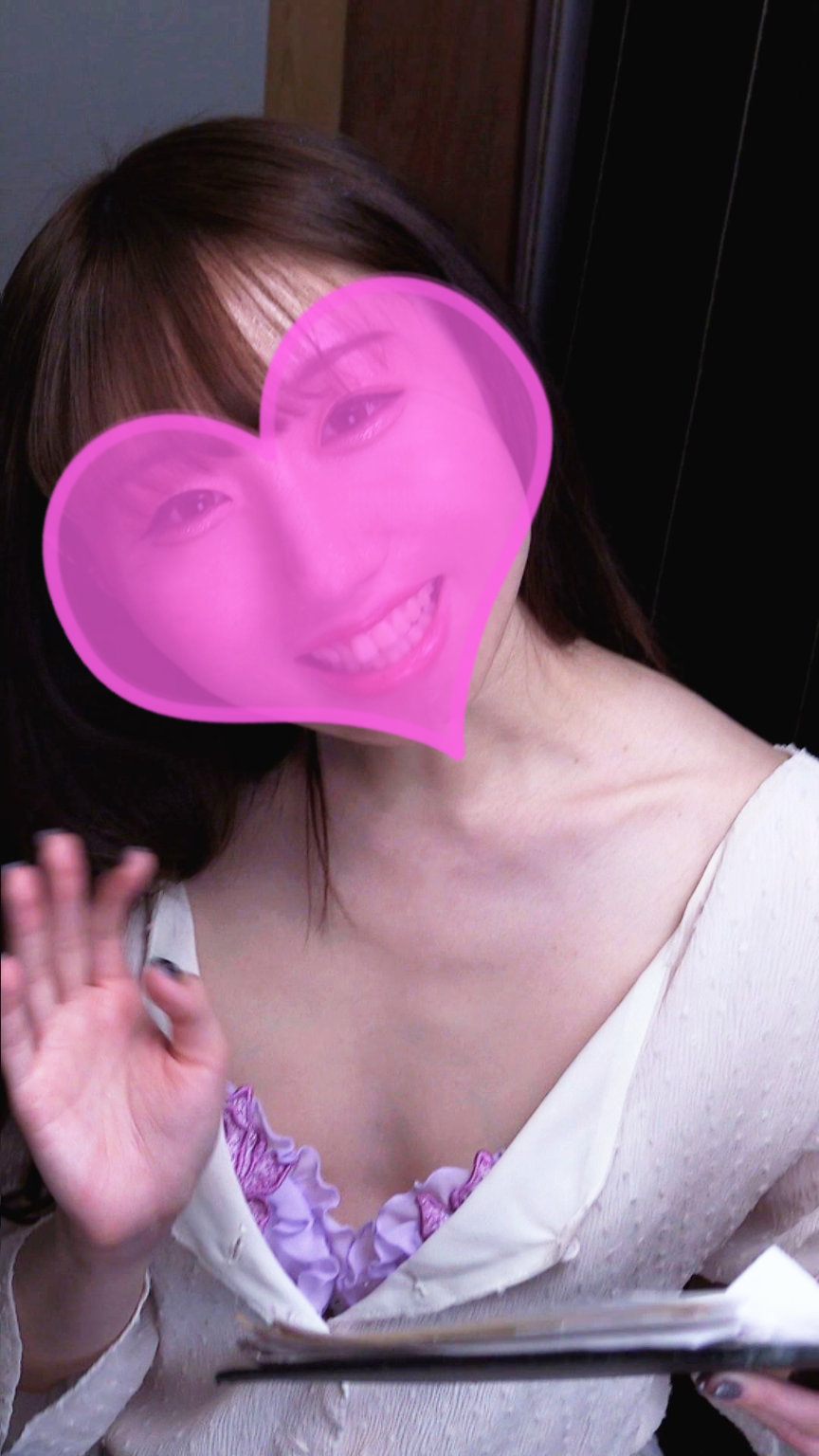 ギャルの誘惑見せつけ乳首 脚立の上からこんにちは