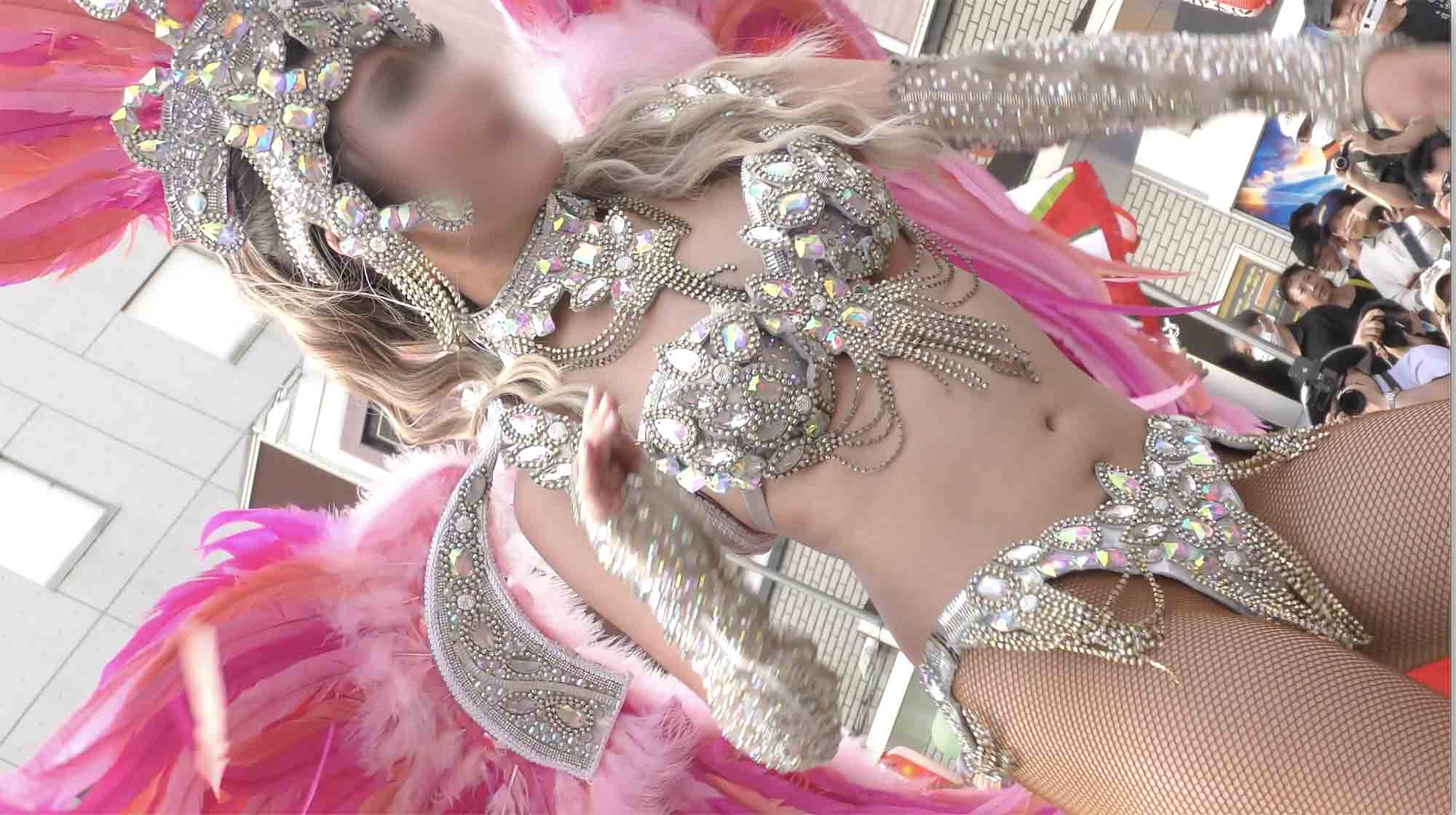 【フェチ動画】4K! 太腿もヒップもムチムチブリン!ギャル系セクシーな目元と唇ぽってり極上のプラチナセクシーガール美女ダンサー