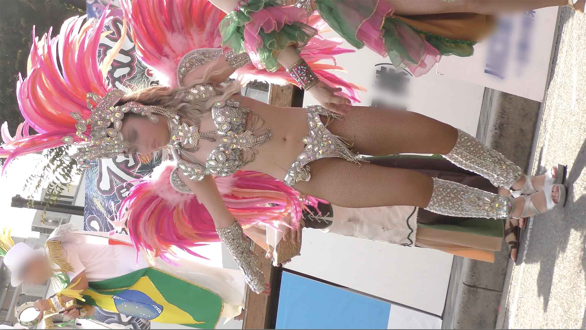 【フェチ動画】4K! 太腿もヒップもムチムチブリン!ギャル系セクシーな目元と唇ぽってり極上のプラチナセクシーガール美女ダンサー