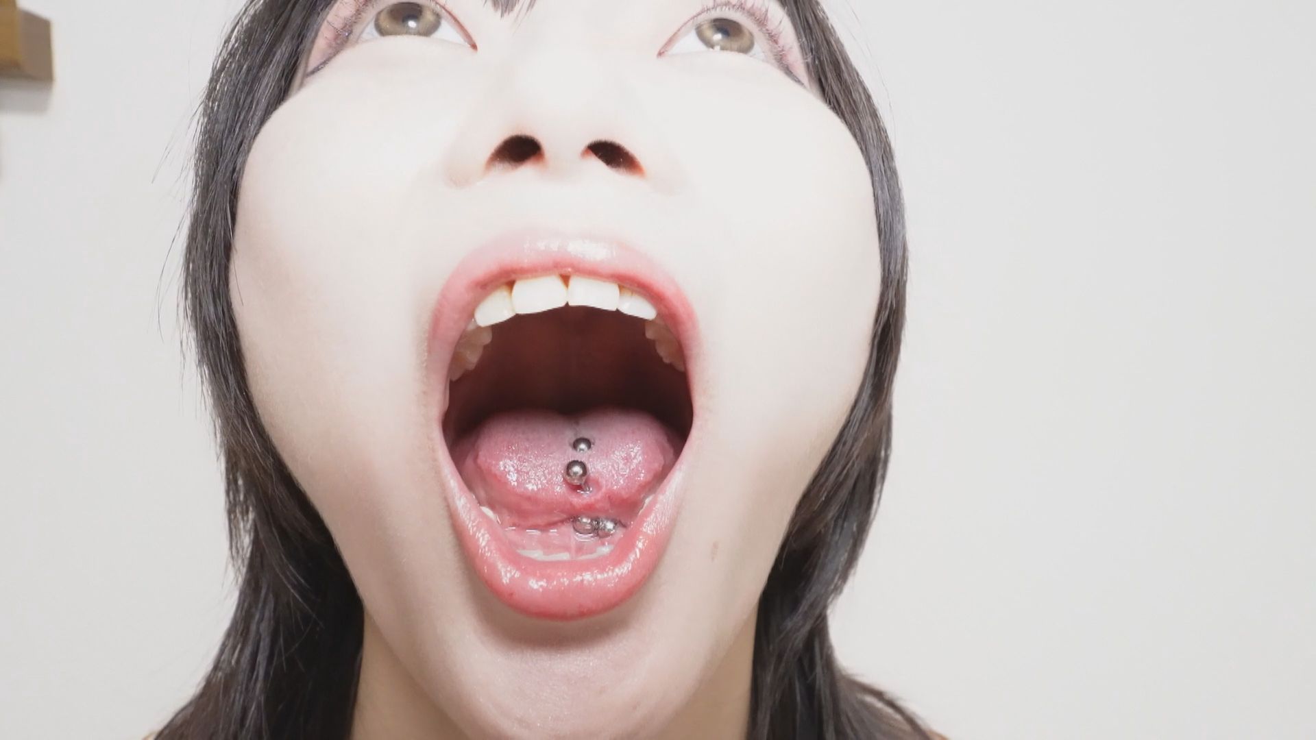 セクシーモデルの卵の変態女子の匂い立つツバで顔を洗浄しました(完全オリジナル)