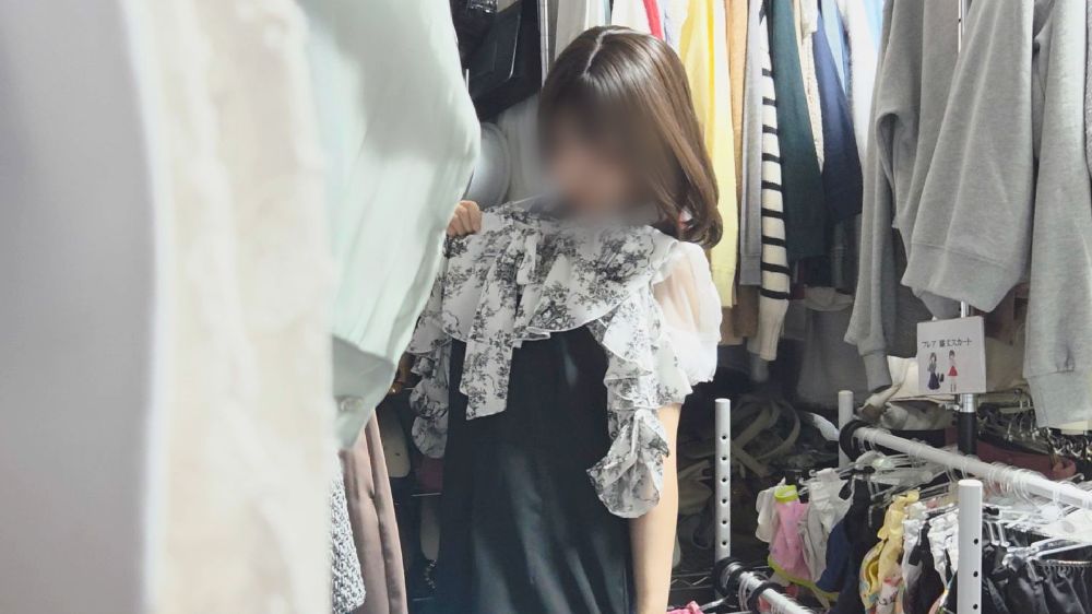 コンプレックスが滲み出る 貧乳でぃ~娘の「乳頭1.5センチメートル」 僕のお店の試着室611