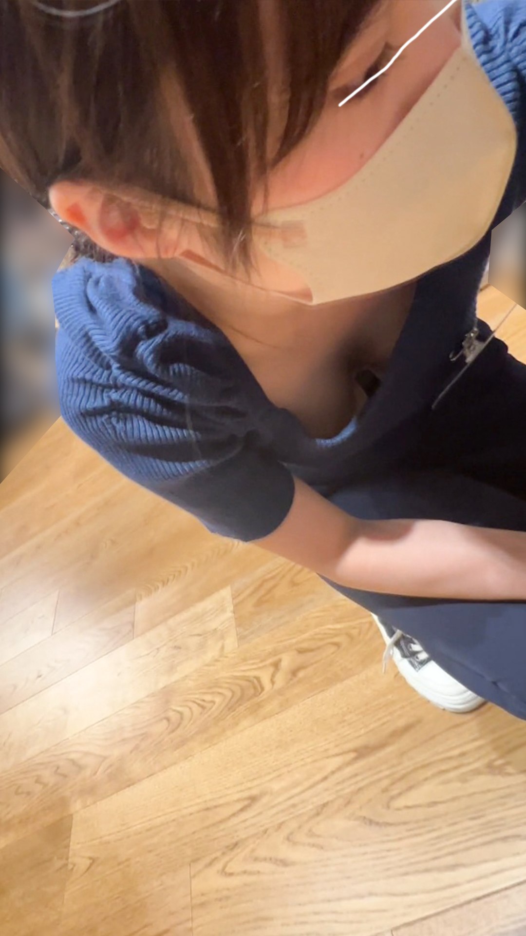 【店員さん胸チラB地区㊸】神おっぱい!雑貨屋店員さん/CDショップ店員さんのおっぱい乳首2名!