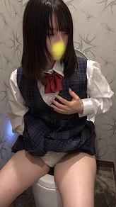デパートのトイレでこっそりオナニーしちゃうJK193 アイドルみたいなお顔に白肌美巨乳がエロすぎる女の子