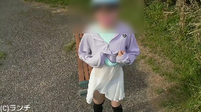 【店内、公園スカート透け透け少女】ひよりちゃん◯1さいパンツが透けるスカートのまま公園で撮影させてくれました。