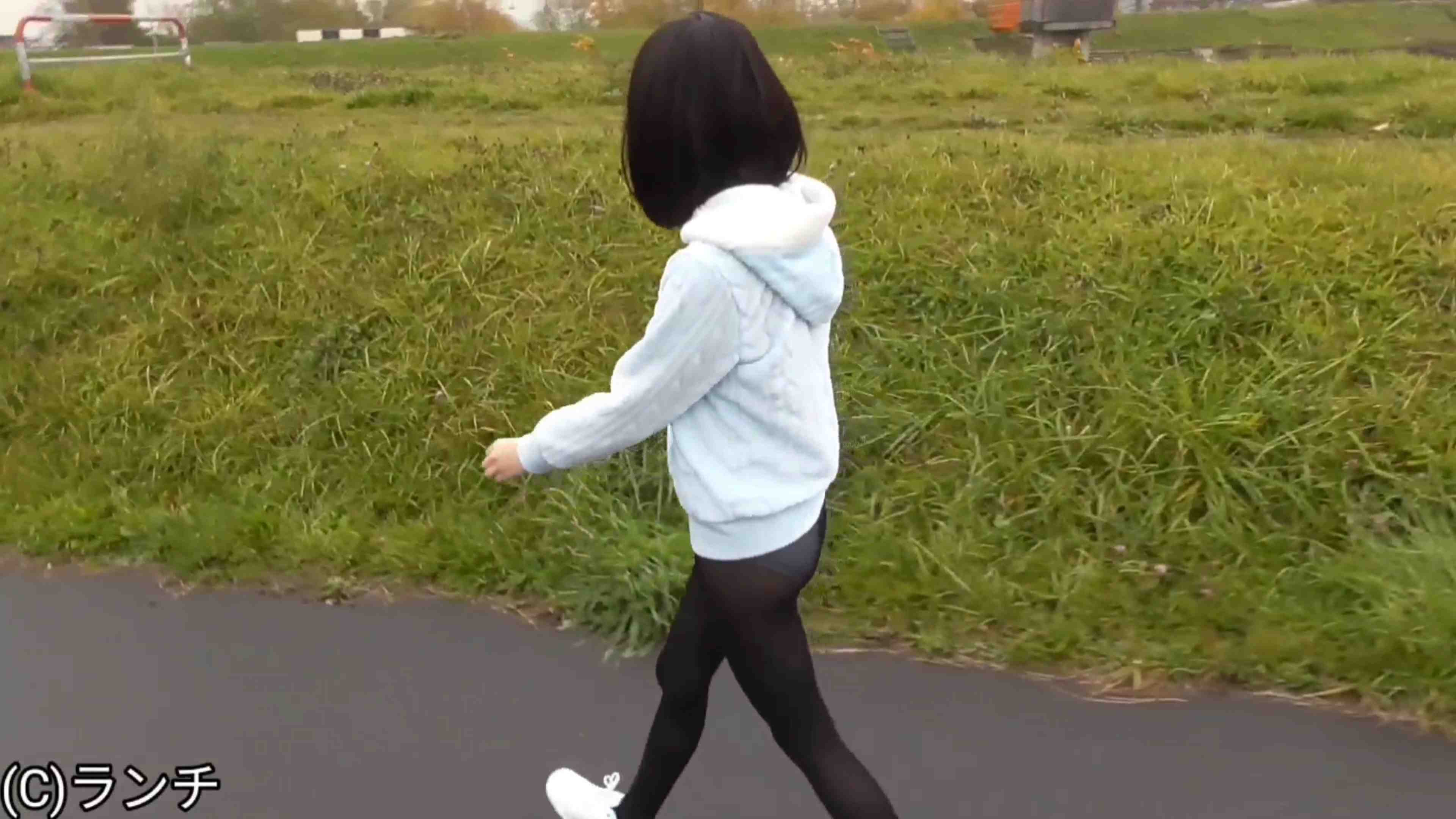 ◯2さい【◯C1なりたて少女】公園や人混みでも超ミニスカぱんつ丸出しを気にしない女の子