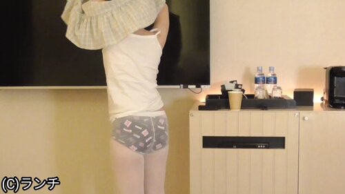 【少女モデル】136cm莉子(りこ)ちゃん◯2さい処女のオ○ンコに初めてのバイブ挿入(白タイツとパンツに穴を開けて何回もバイブ挿