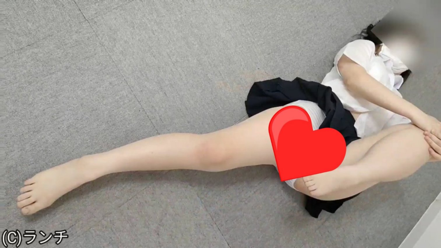 【初撮影】あやかちゃん◯3さい初めてのパンティー撮影(お外で制服スカート脱いで初めての下着撮影