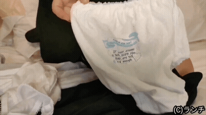 【再販】少女の生着替えからのオナニー【私服、制服でパンモロからの初オナニーを見学】