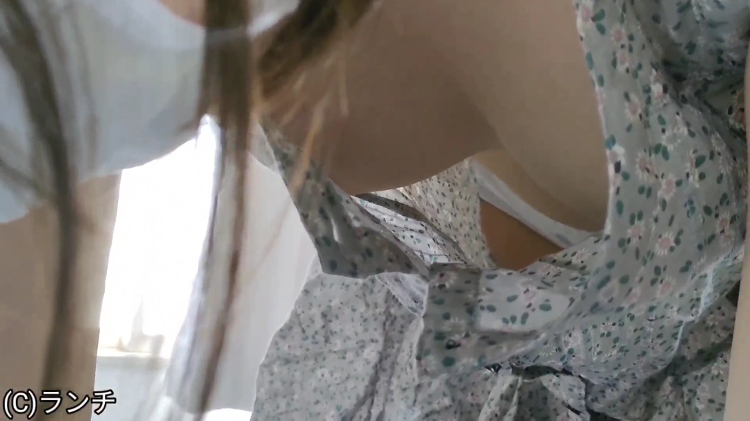 【再販】あやかちゃん、撮影会へモデルさんとして貸し出し(ノーブラ生乳房、乳首初公開。ぱんつの食込みを接写されてます。)とてもエッチな撮影