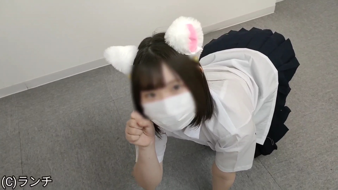 【現役◯学生グラビア】あやかちゃん◯3さい(制服ポートレート、スクール水着で仔猫のポーズ)