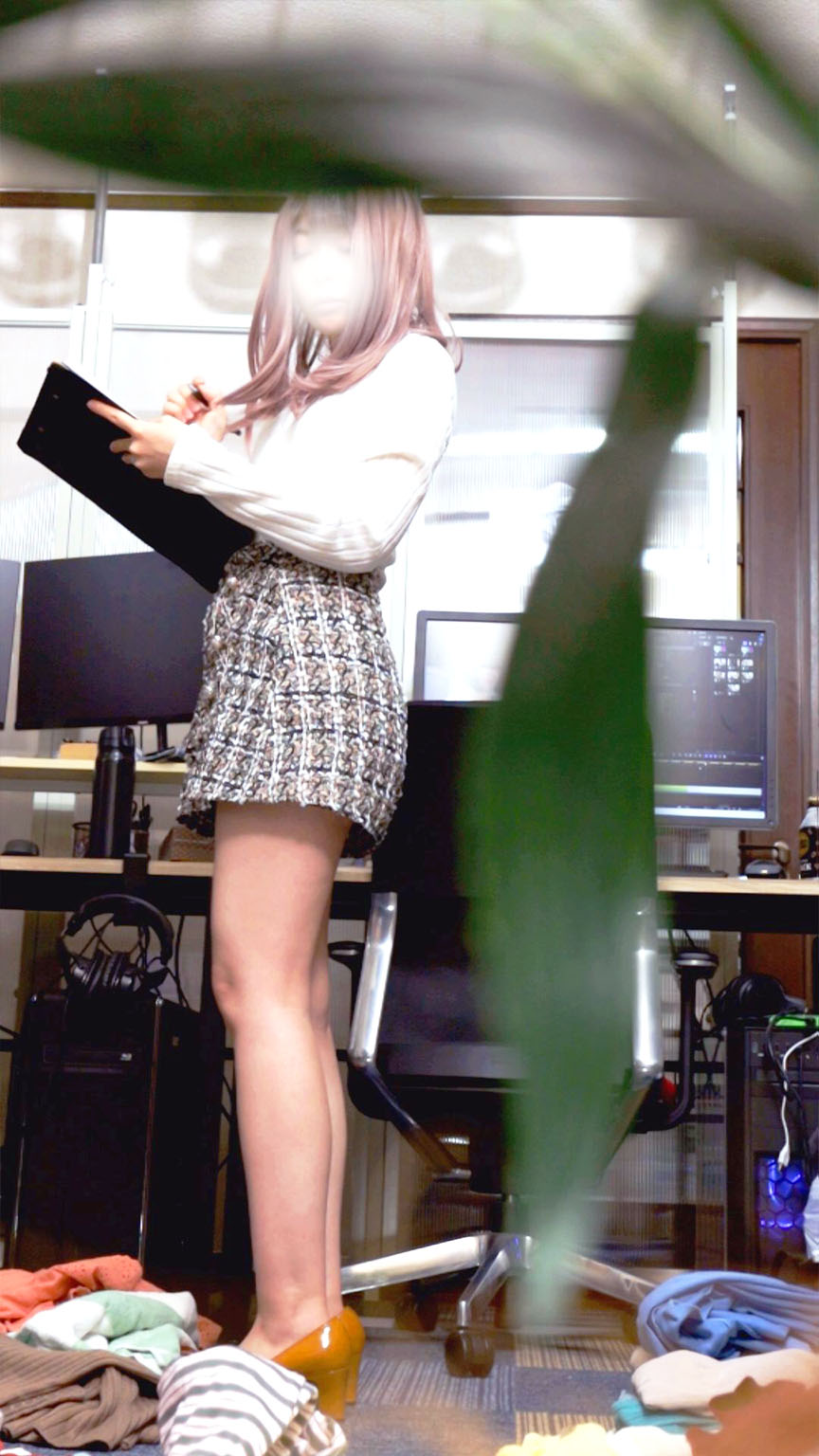 金髪おねえさん はみまんムチムチパンティ