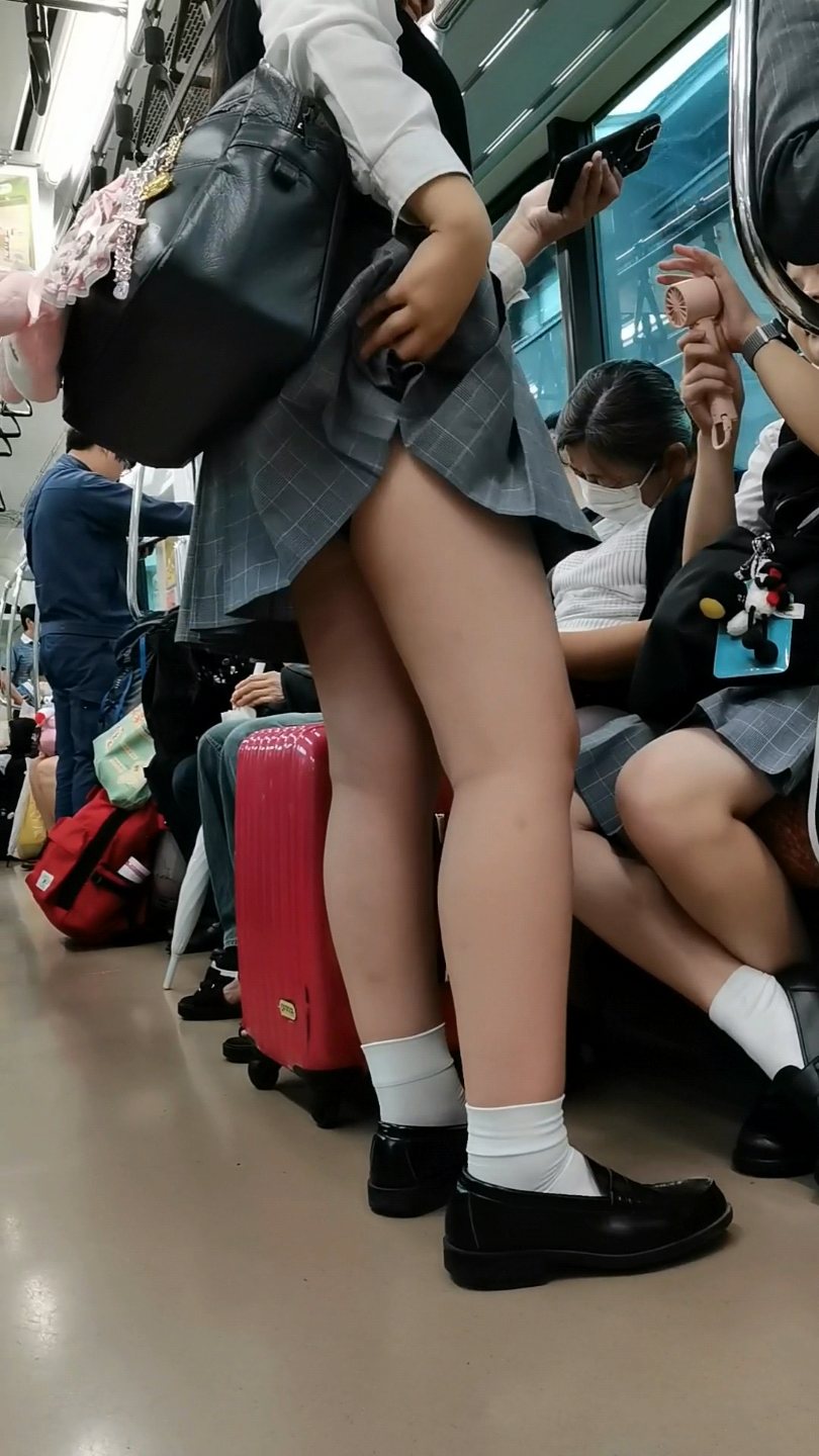 チラ見せロリと近づいてくる人など