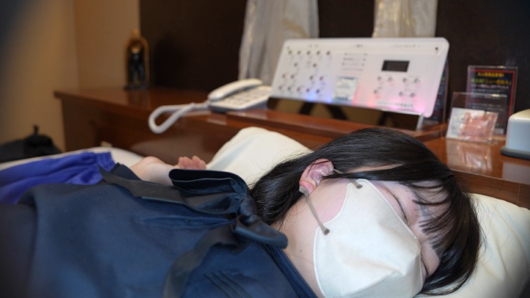 【4K】アプリで知り合ったお姉さん♪デフォのハーパン♪直接オモチャあて!感じまくり♪今回はパンツがかわいい☆ 352