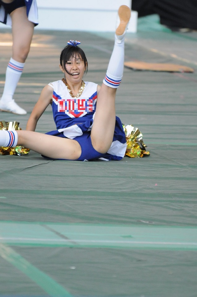 【再販】伝説のイベント参加　かわいすぎ無敵のチア②　～王道の青ア〇スコが丸見え　青春まっただ中のチアチーム～