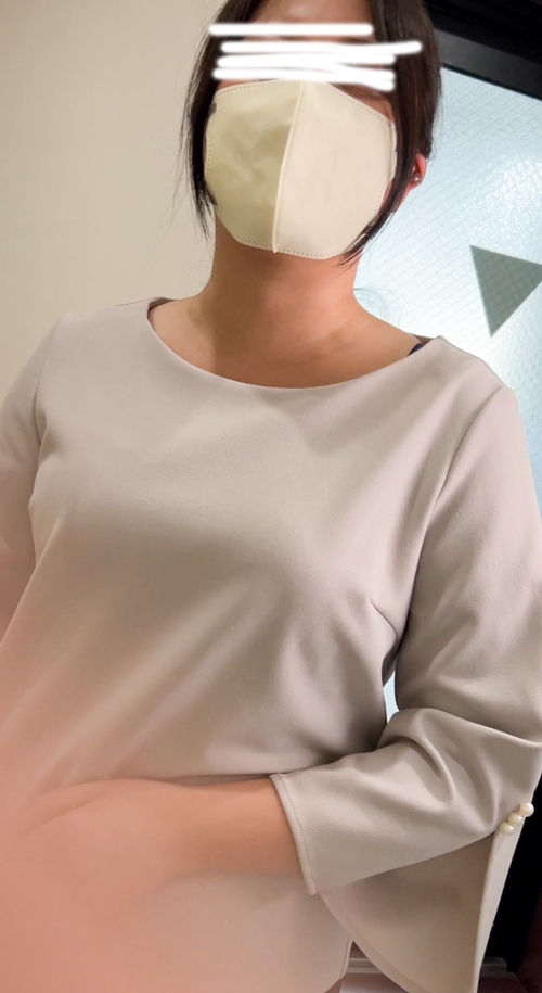 【同僚OLの乳首/胸ちら#45】人妻事務員さんを逆さ撮りパンチラ・B地区/生保レディさんの胸ちら・パンチラ 2名